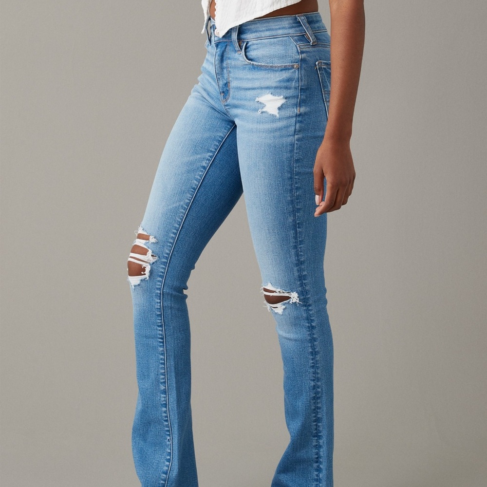 Women's size 8 American Eagle distressed skinny kick jeans